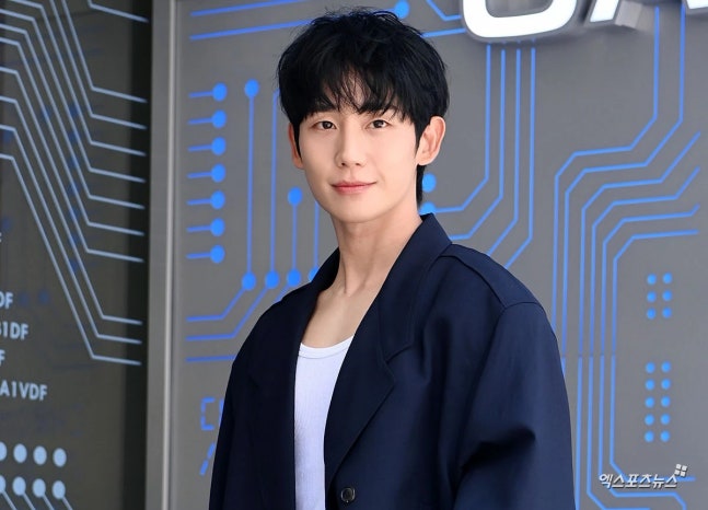 Jung Hae In To Make First Solo Appearance On "Salon Drip" Ahead Of Netflix Comeback